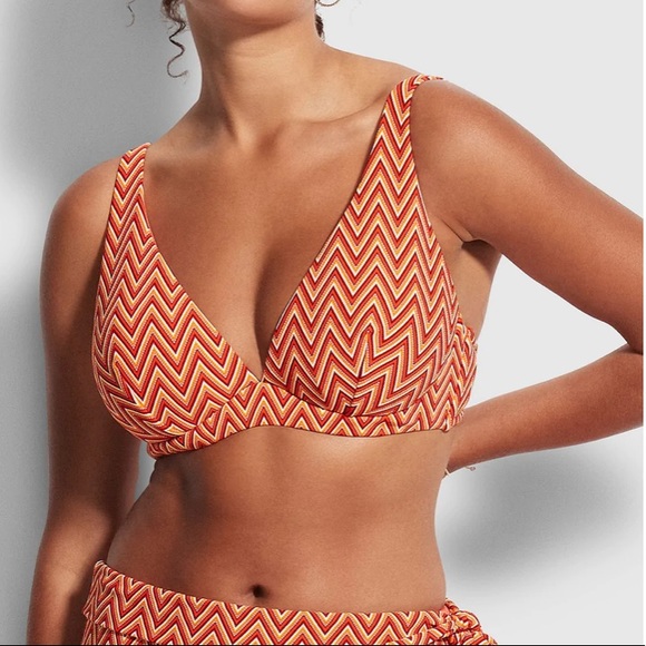 Seafolly Cleo DD Chilli Red Bikini Top 
USA Size 12 / AU size 16 - Picture 6 of 7